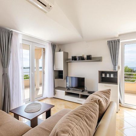 Stunning Apartment In Sevid With Kitchen Exterior foto