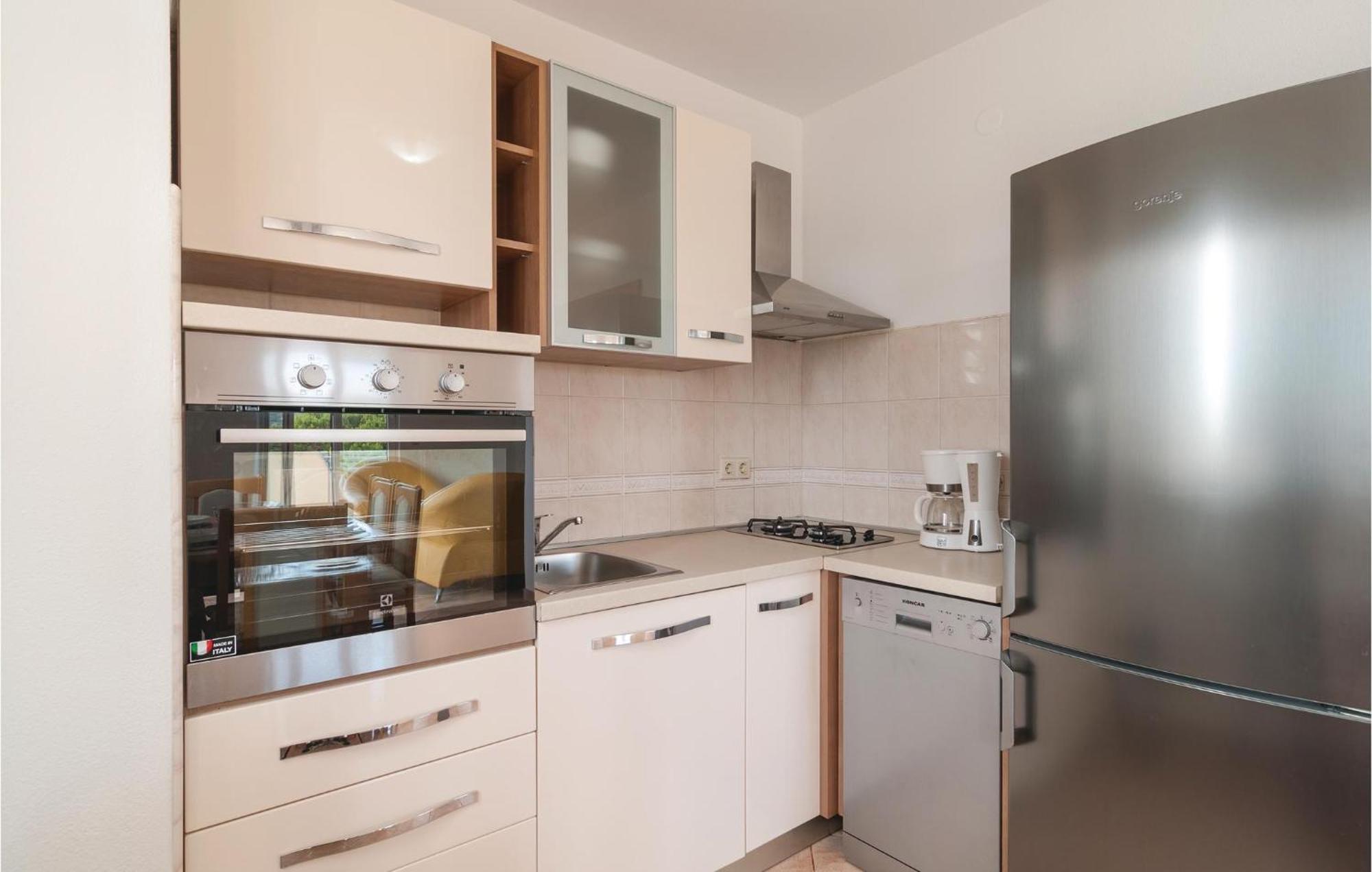 Stunning Apartment In Sevid With Kitchen Exterior foto